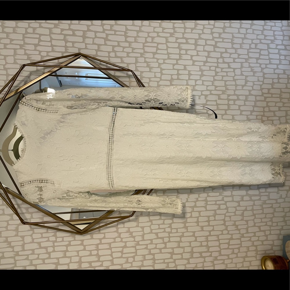 Pretty Little Thing - White Midi Dress